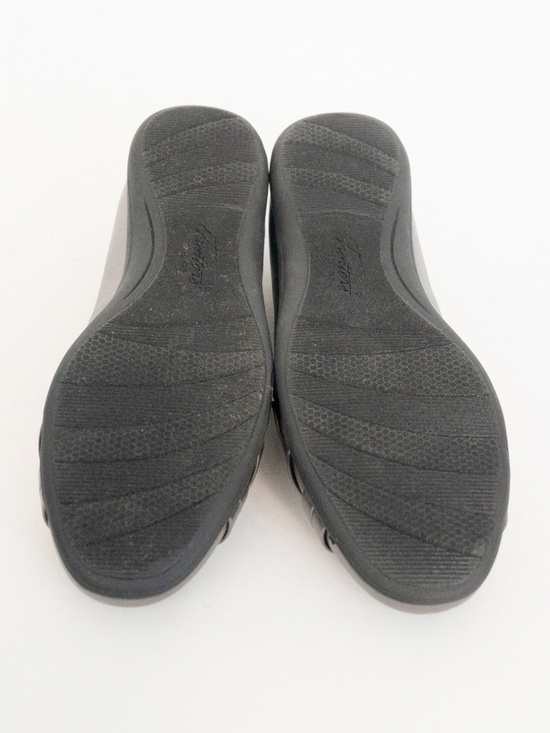 Trotters Daphne - Daphne Leather Slip-Ons - Picture 5 of 13